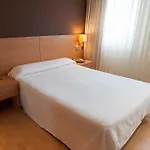 Dorma Puerta De San Pedro 호텔 루고