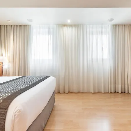 מלון Exe Puerta San Pedro