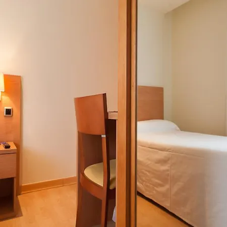 Exe Puerta San Pedro מלון 3*