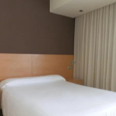 Exe Puerta San Pedro מלון 3*