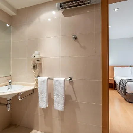 Exe Puerta San Pedro 3* לוגו