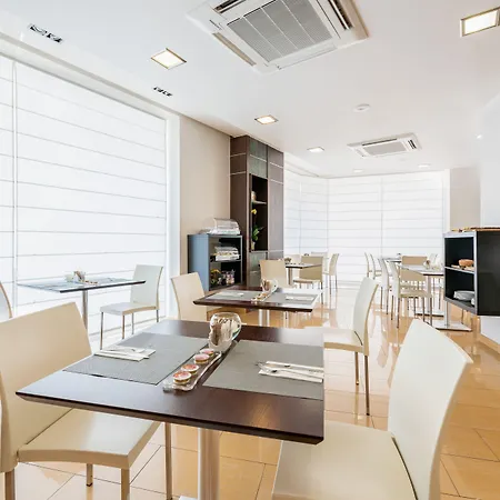 מלון Exe Puerta San Pedro 3*