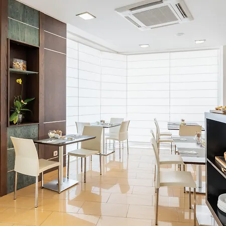 Exe Puerta San Pedro 3*