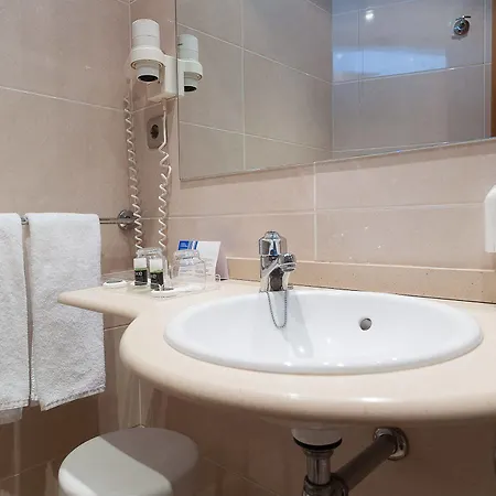 מלון Exe Puerta San Pedro