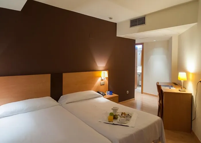 Dorma Puerta De San Pedro Otel